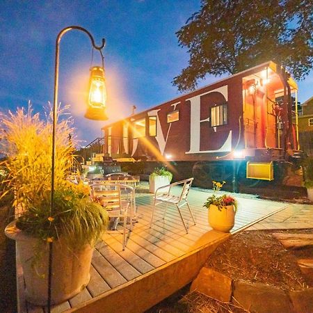 Train Caboose & River Views Near Downtown Lynchburg Exterior foto
