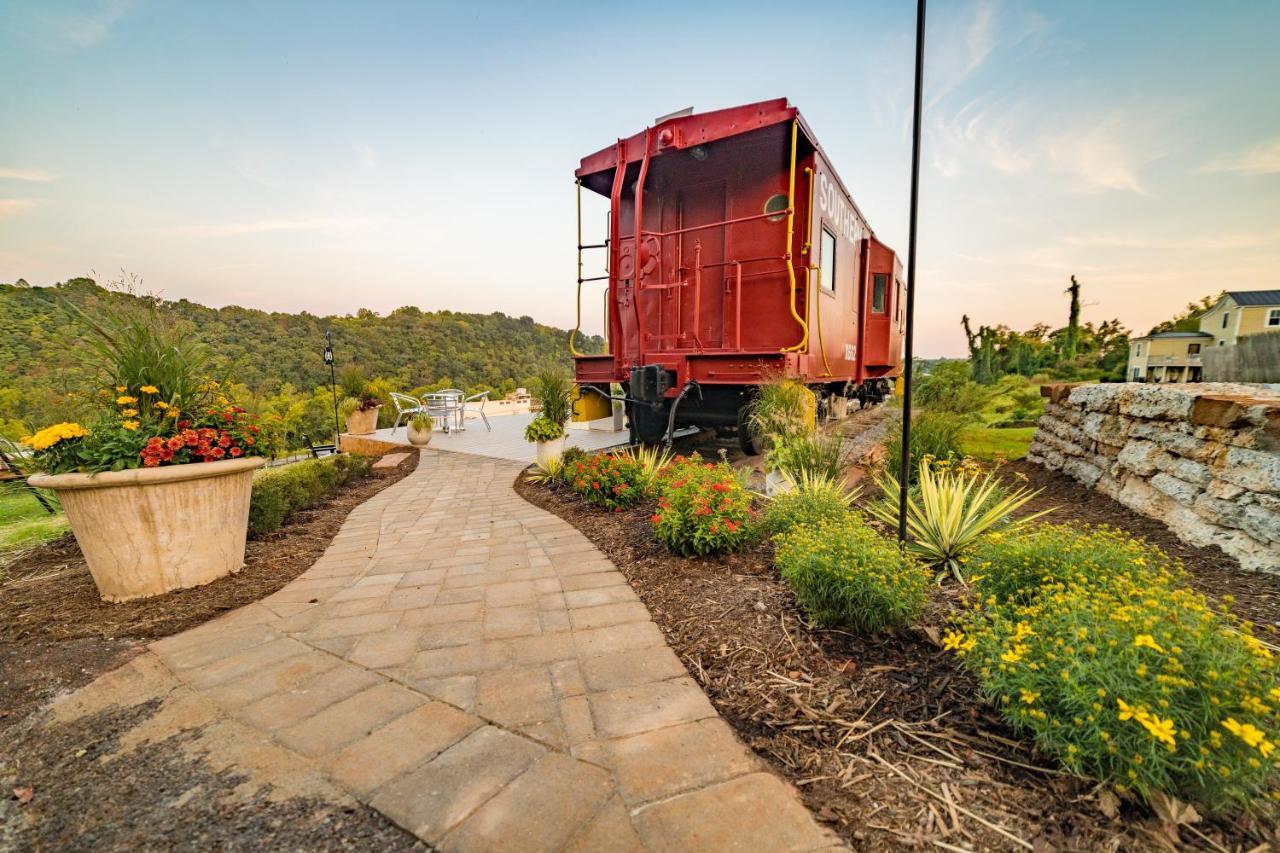 Train Caboose & River Views Near Downtown Lynchburg Exterior foto